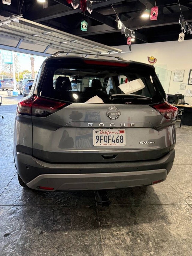 Nissan Rogue Vehicle Full-screen Gallery Image 25