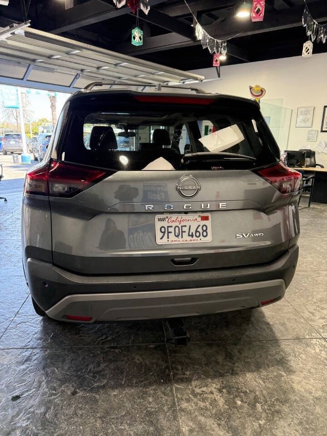 Nissan Rogue Vehicle Full-screen Gallery Image 26