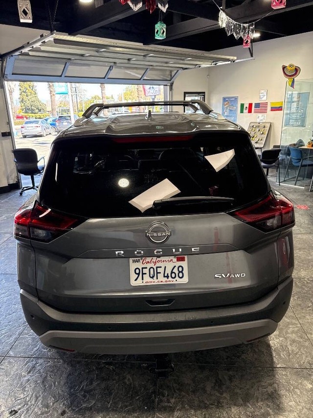 Nissan Rogue Vehicle Full-screen Gallery Image 31