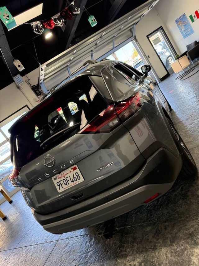 Nissan Rogue Vehicle Full-screen Gallery Image 33