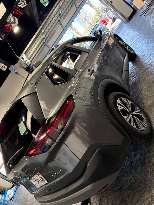 Nissan Rogue Vehicle Full-screen Gallery Image 36