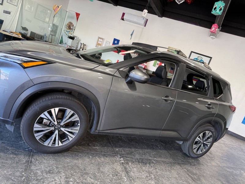 Nissan Rogue Vehicle Full-screen Gallery Image 11