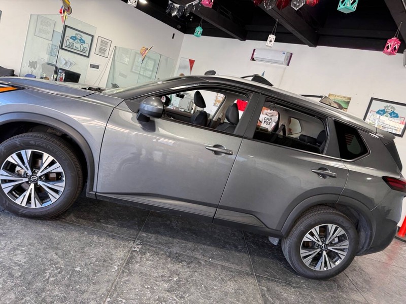 Nissan Rogue Vehicle Full-screen Gallery Image 14
