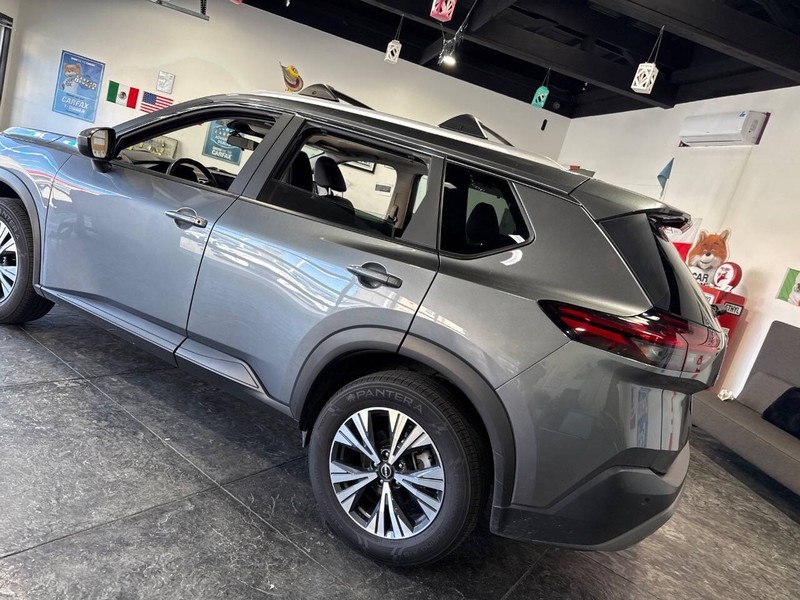 Nissan Rogue Vehicle Full-screen Gallery Image 20