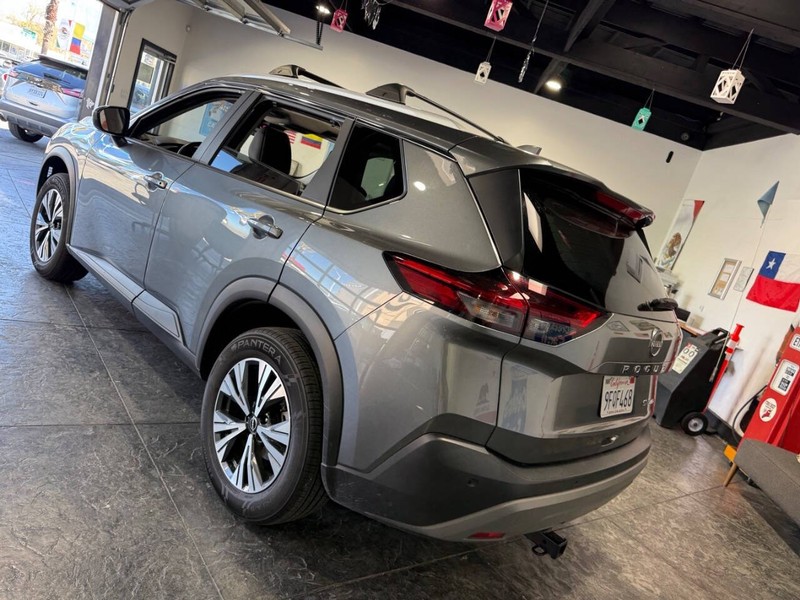 Nissan Rogue Vehicle Full-screen Gallery Image 21