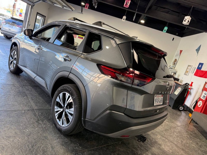 Nissan Rogue Vehicle Full-screen Gallery Image 22