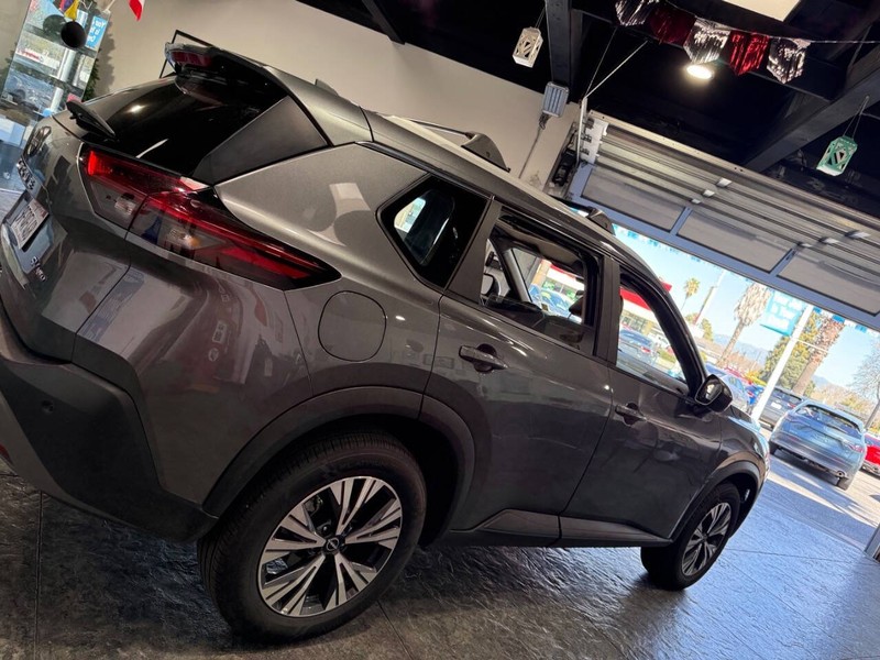Nissan Rogue Vehicle Full-screen Gallery Image 37