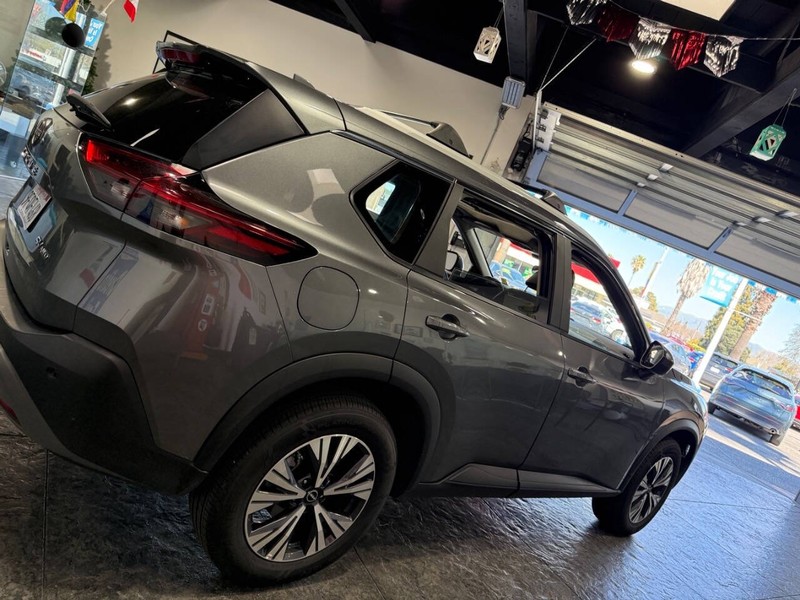 Nissan Rogue Vehicle Full-screen Gallery Image 38