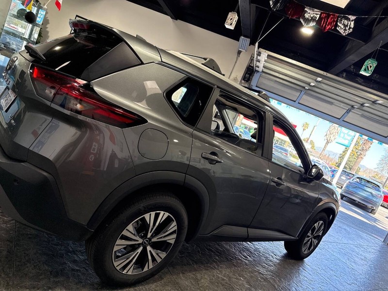 Nissan Rogue Vehicle Full-screen Gallery Image 39
