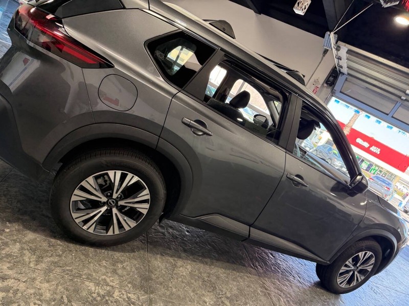 Nissan Rogue Vehicle Full-screen Gallery Image 40