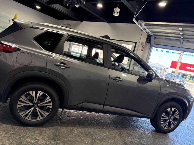 Nissan Rogue Vehicle Full-screen Gallery Image 42