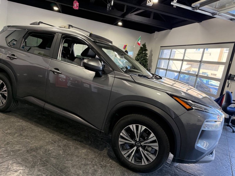 Nissan Rogue Vehicle Full-screen Gallery Image 50