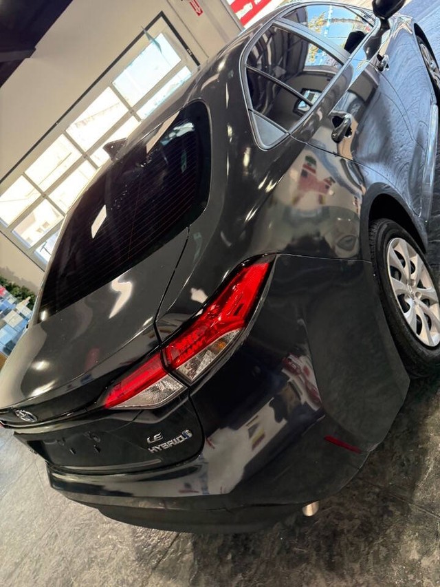 Toyota Corolla Vehicle Full-screen Gallery Image 30