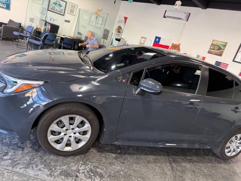 Toyota Corolla Vehicle Full-screen Gallery Image 08