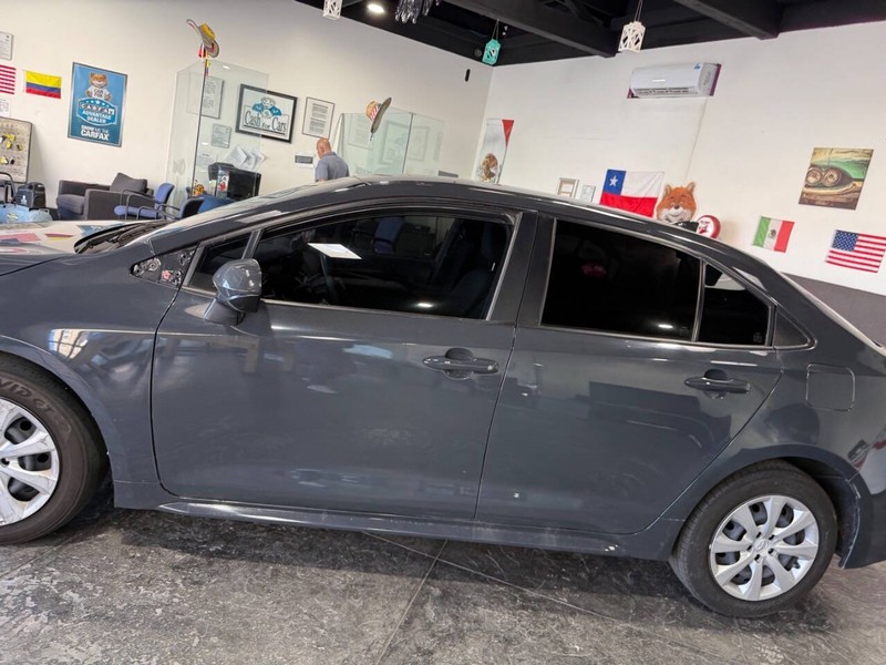 Toyota Corolla Vehicle Full-screen Gallery Image 10
