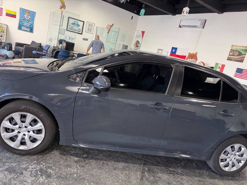 Toyota Corolla Vehicle Full-screen Gallery Image 11
