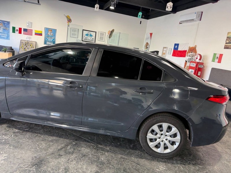 Toyota Corolla Vehicle Full-screen Gallery Image 12