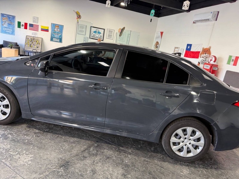 Toyota Corolla Vehicle Full-screen Gallery Image 13