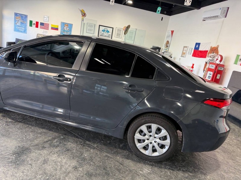 Toyota Corolla Vehicle Full-screen Gallery Image 15