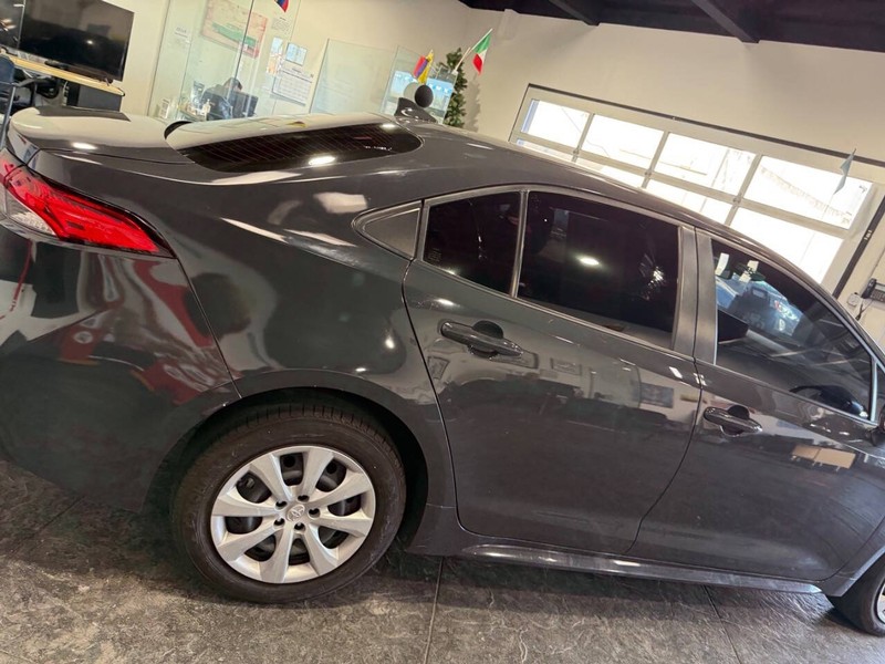 Toyota Corolla Vehicle Full-screen Gallery Image 35