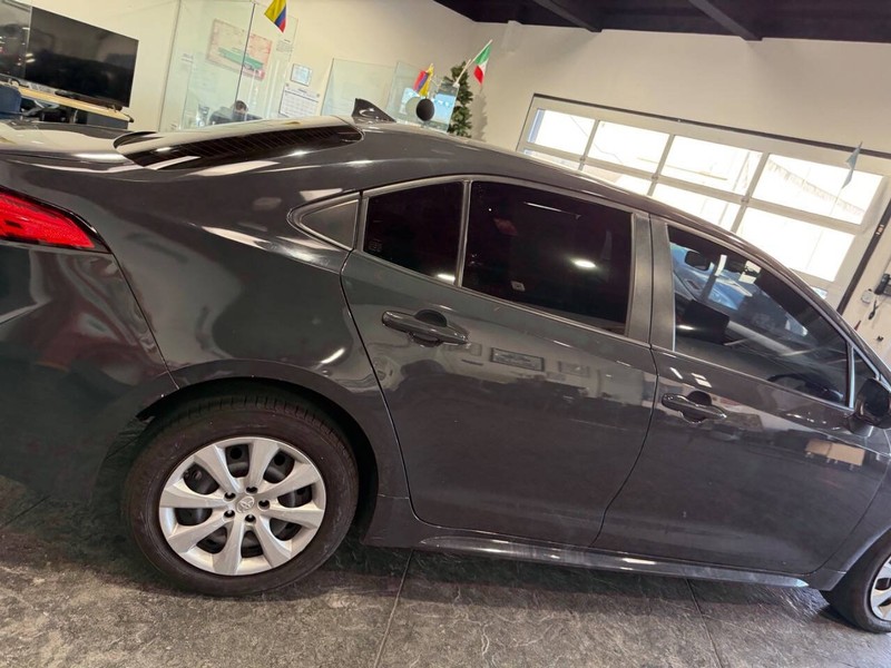 Toyota Corolla Vehicle Full-screen Gallery Image 36