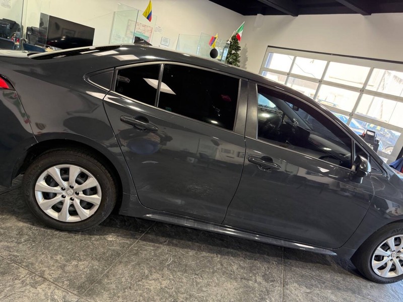 Toyota Corolla Vehicle Full-screen Gallery Image 37