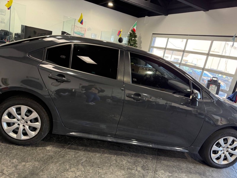 Toyota Corolla Vehicle Full-screen Gallery Image 38
