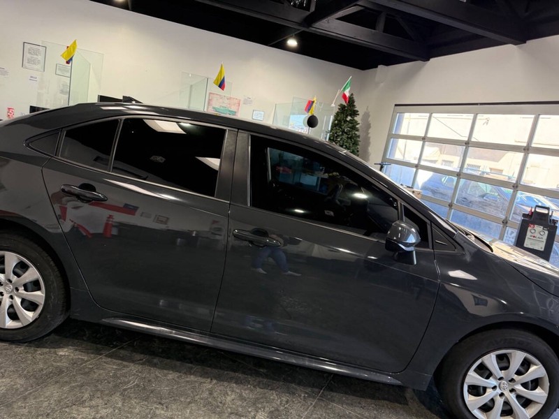 Toyota Corolla Vehicle Full-screen Gallery Image 40