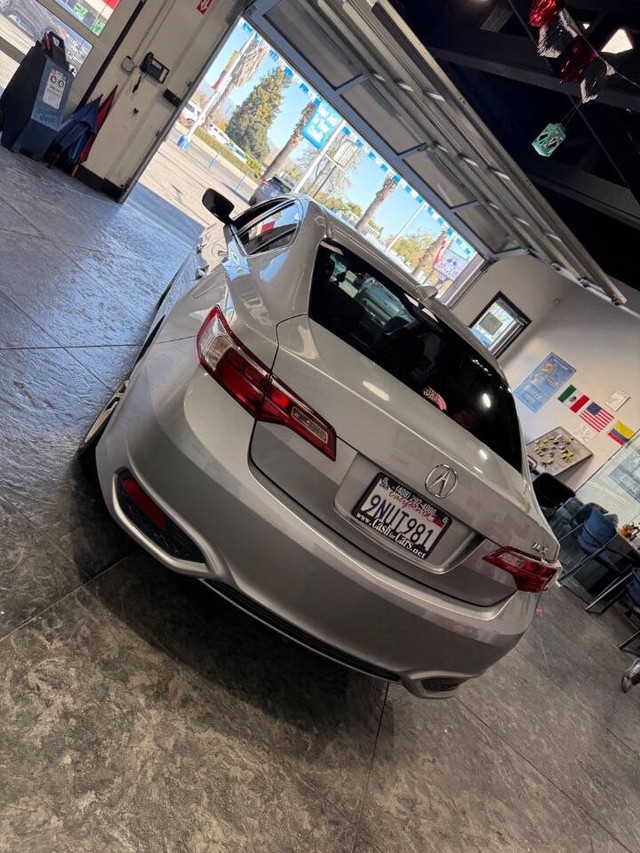 Acura ILX Vehicle Full-screen Gallery Image 18
