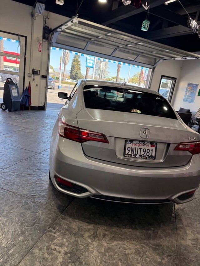 Acura ILX Vehicle Full-screen Gallery Image 20