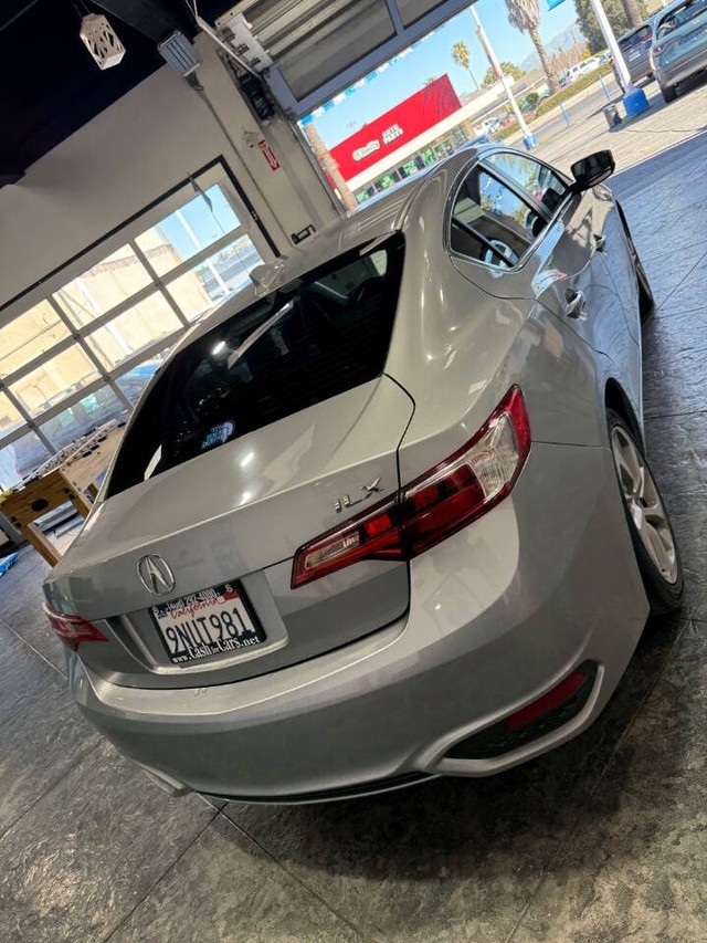 Acura ILX Vehicle Full-screen Gallery Image 23