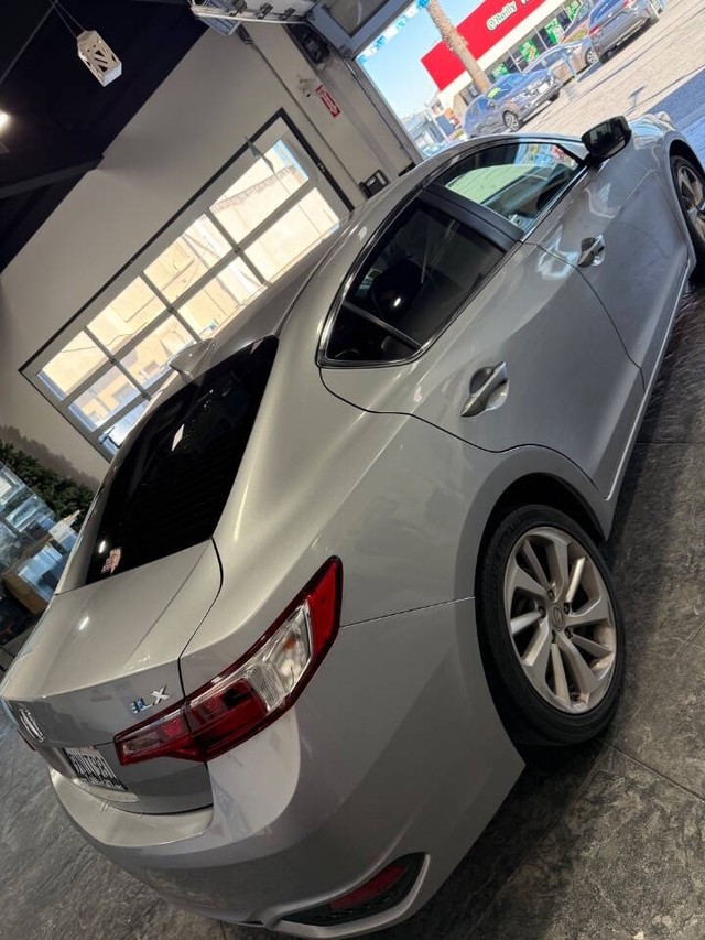 Acura ILX Vehicle Full-screen Gallery Image 24