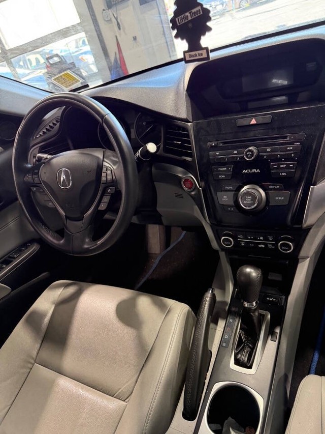 Acura ILX Vehicle Full-screen Gallery Image 38