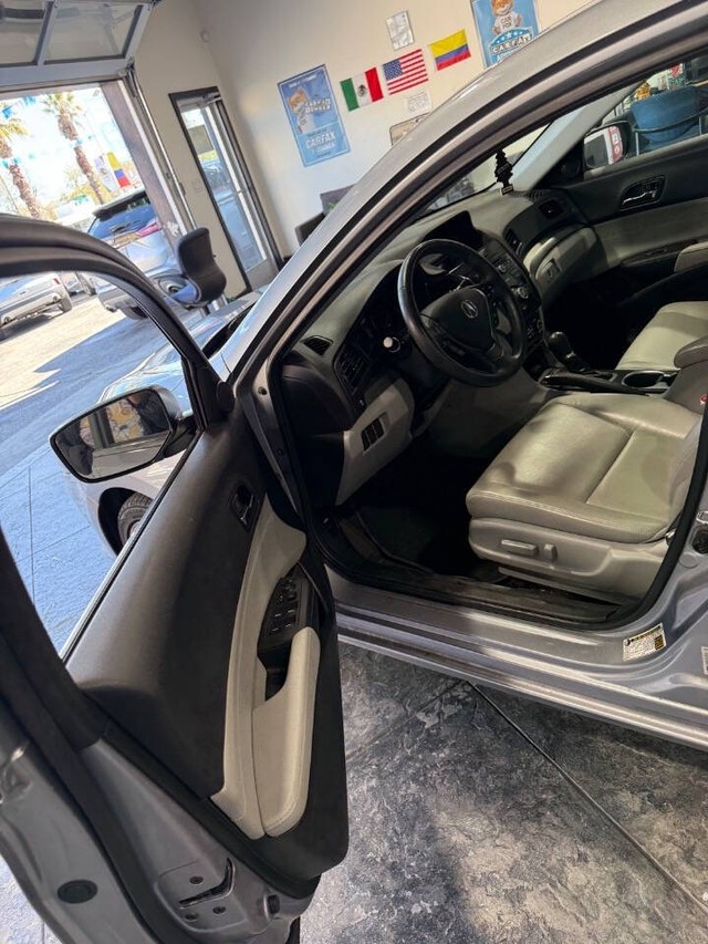 Acura ILX Vehicle Full-screen Gallery Image 45
