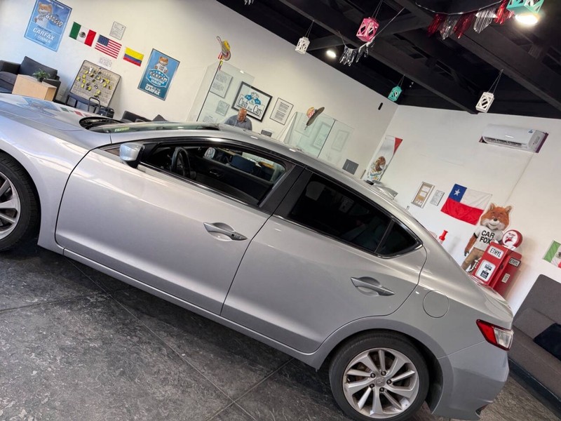 Acura ILX Vehicle Full-screen Gallery Image 11