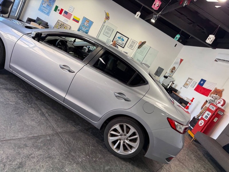 Acura ILX Vehicle Full-screen Gallery Image 13