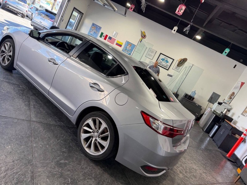 Acura ILX Vehicle Full-screen Gallery Image 14