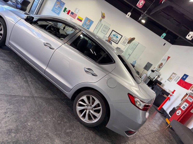 Acura ILX Vehicle Full-screen Gallery Image 15