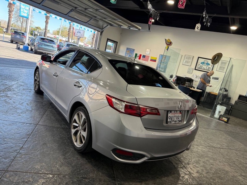 Acura ILX Vehicle Full-screen Gallery Image 17