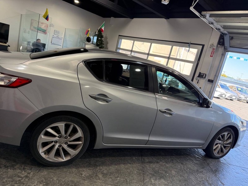 Acura ILX Vehicle Full-screen Gallery Image 26