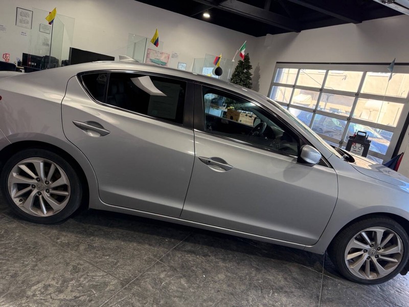 Acura ILX Vehicle Full-screen Gallery Image 27