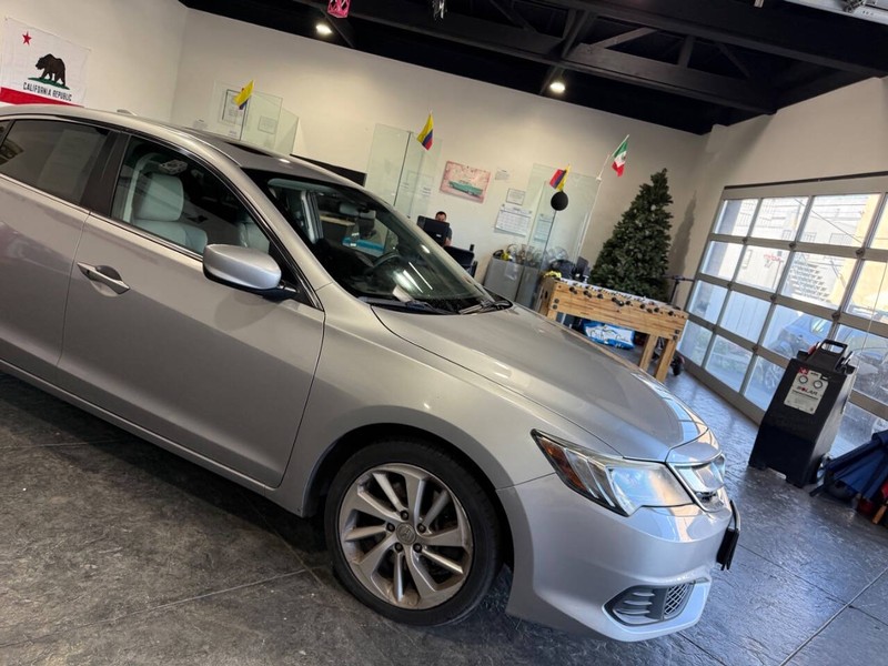 Acura ILX Vehicle Full-screen Gallery Image 30