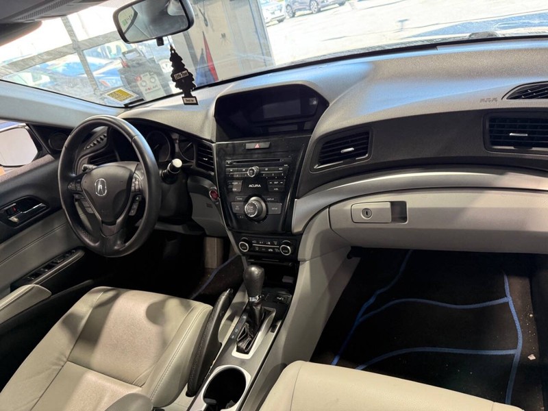 Acura ILX Vehicle Full-screen Gallery Image 37