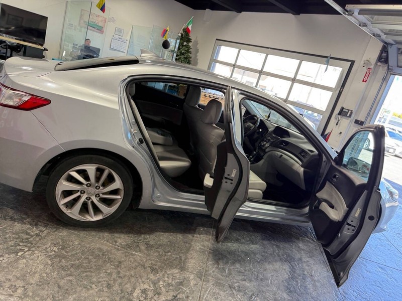 Acura ILX Vehicle Full-screen Gallery Image 42