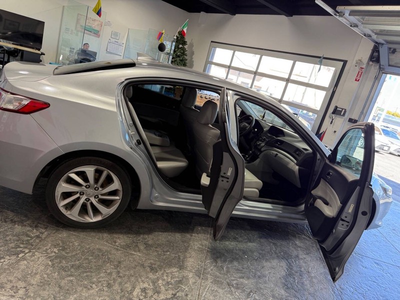 Acura ILX Vehicle Full-screen Gallery Image 43