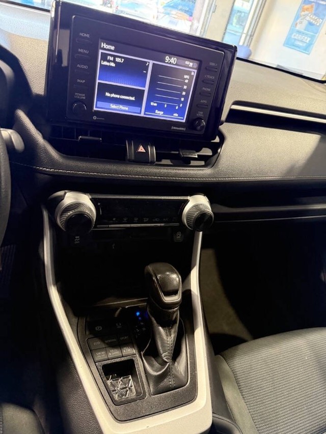 Toyota RAV4 Vehicle Full-screen Gallery Image 30