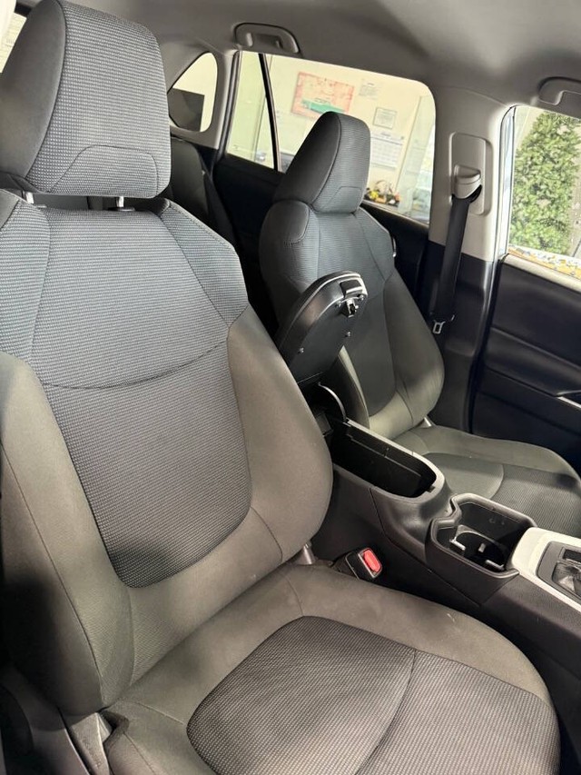 Toyota RAV4 Vehicle Full-screen Gallery Image 42