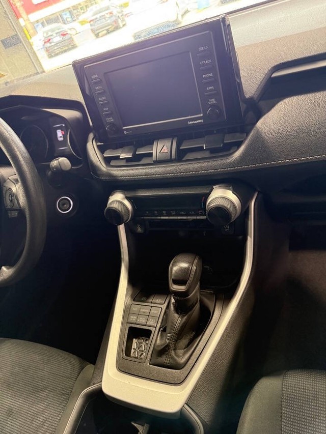 Toyota RAV4 Vehicle Full-screen Gallery Image 44