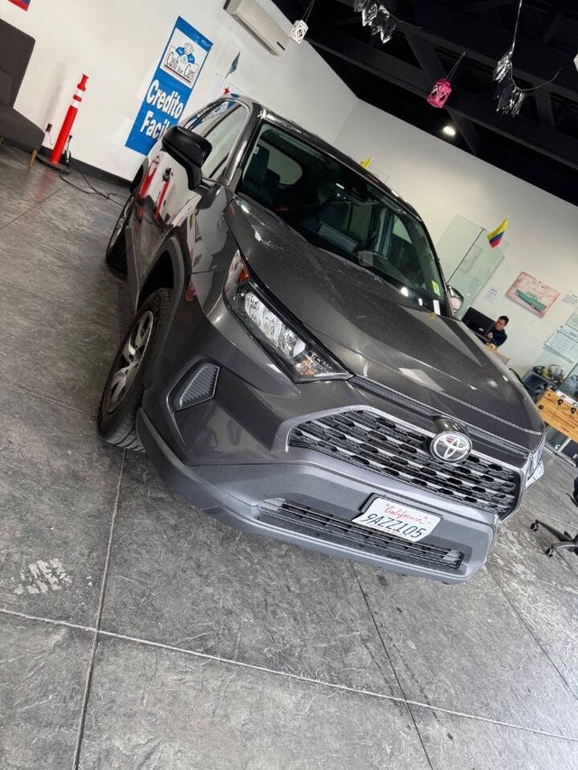 Toyota RAV4 Vehicle Full-screen Gallery Image 46