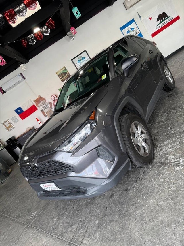 Toyota RAV4 Vehicle Full-screen Gallery Image 47